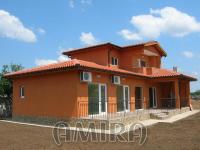 Massive 3 bedroom house 7 km from Balchik front