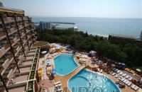 Furnished apartments 170m from the beach