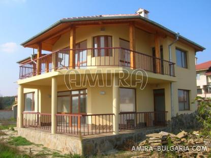 House in Bulgaria near a lake front 1