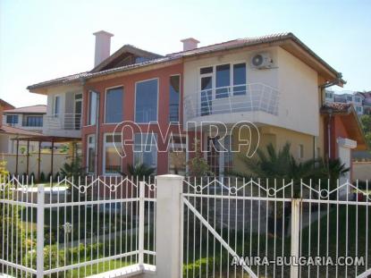 Furnished sea view villa 800m from the beach