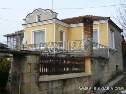 Bulgarian holiday home near a lake