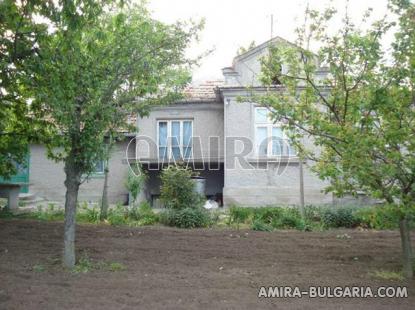 House in Bulgaria near a lake front 1