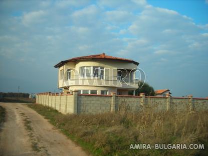Sea view villa near a golf course road access