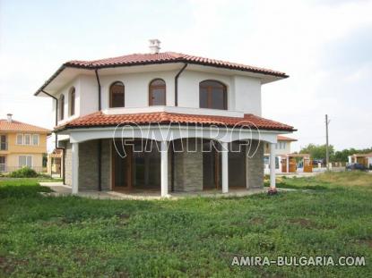 Massive 3 bedroom house 8 km from the beach front 2