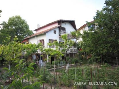 Summer villa in Balchik garden