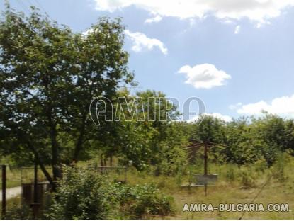 Holiday home in Bulgaria near a dam garden