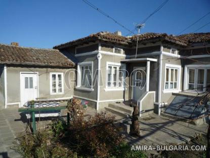 Cheap house in Bulgaria front 2