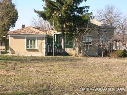 House with garage 48 km from the beach front 2