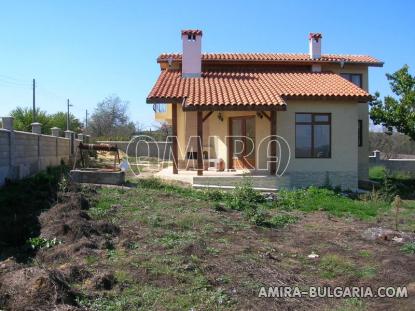 New house in Bulgaria near a lake garden