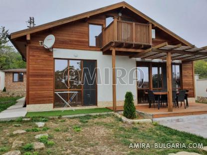 Massive 3 bedroom house 8 km from the beach front