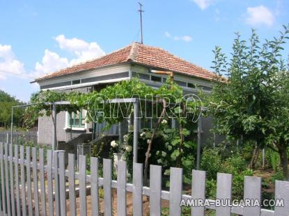 Cozy house near Dobrich fence