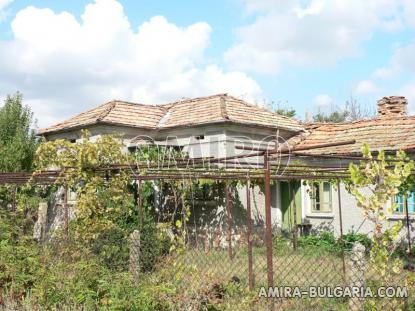 House in Bulgaria front 1