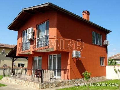 New house in Bulgaria 8 km from the beach