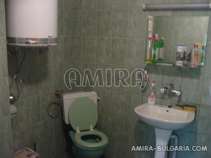 House with pool 25 km from Varna bathroom