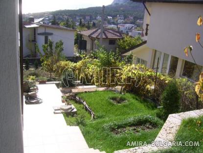 Sea view villa in Balchik garden 3