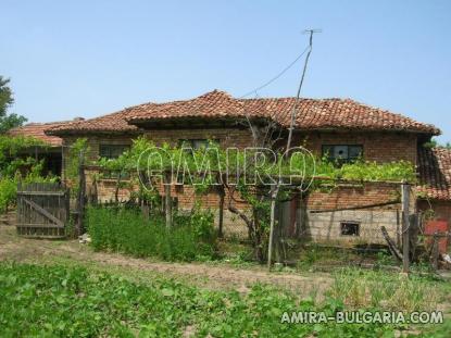 House with big plot next to Dobrich front 2