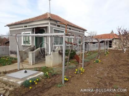 Cozy house near Dobrich garden garden 3