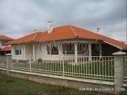 New house near a golf course front 2