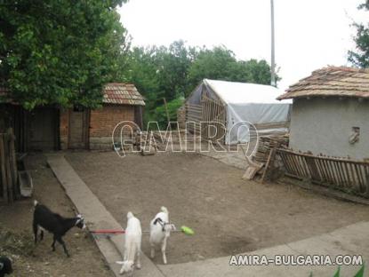 House 48 km from the beach garden 1