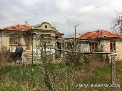 Stone house 10 km from the beach