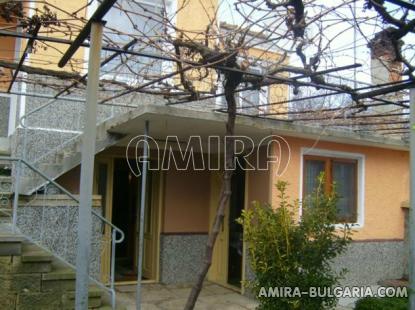 Bulgarian holiday home near a lake 1
