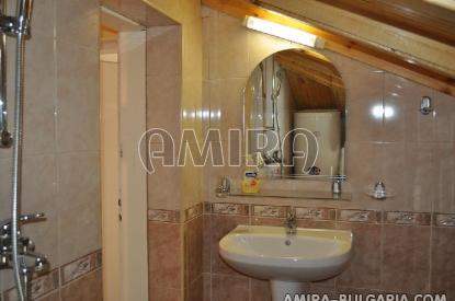 Furnished house with pool in Balchik bathroom