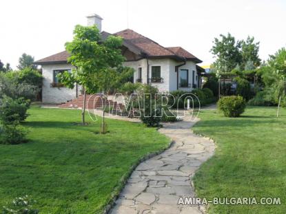 Excellent furnished house next to Varna