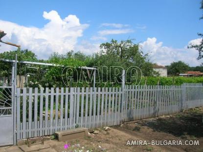 Cozy house near Dobrich fence 4