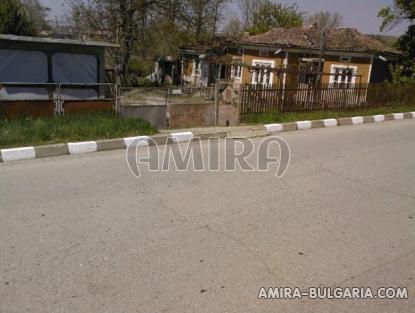 Bulgarian holiday home near a dam road access