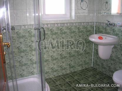 Massive 3 bedroom house 7 km from Balchik bathroom