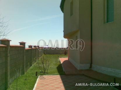 Sea view villa near a golf course garden