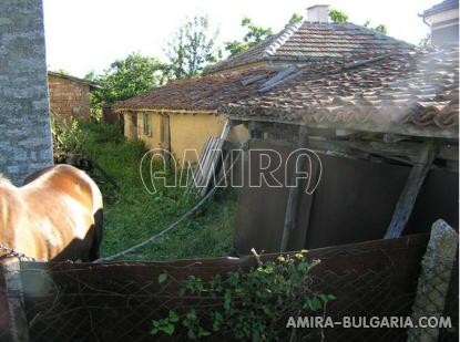 House in Bulgaria near a dam garden
