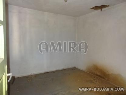 Old bulgarian house in a well served village room 4