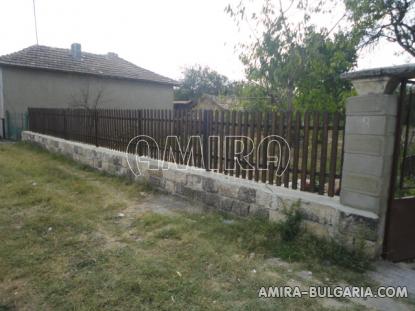 House in Bulgaria next to a dam 8