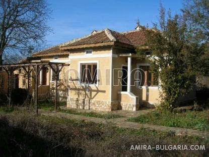 Holiday home 19 km from Dobrich front 4