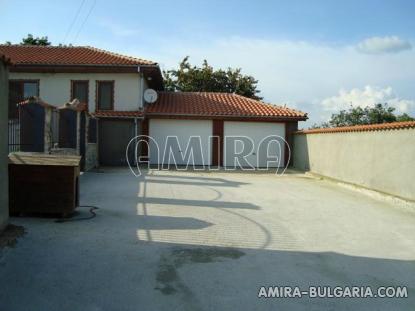 Authentic Bulgarian house near a lake 3