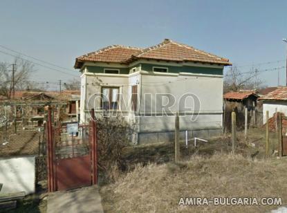 Bulgarian house near a lake 3