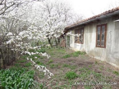 Cheap Bulgarian house near a lake 2
