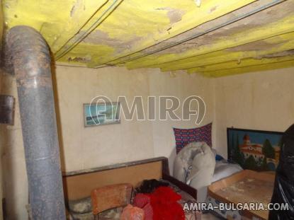 Cheap Bulgarian house near a lake 12