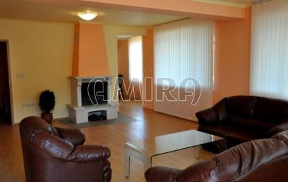 New 3 bedroom house next to a lake living room