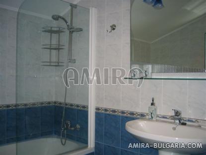 Furnished house 400 m from the beach bathroom
