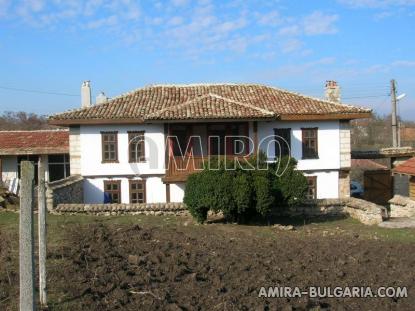 Authentic Bulgarian style house 28 km from Varna front 2