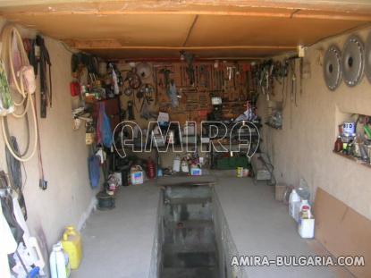 House 13 km from Dobrich, Bulgaria garage