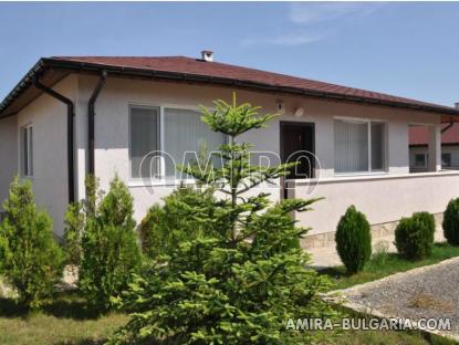 New 3 bedroom house next to a lake front