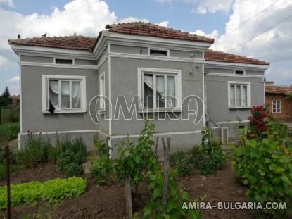 Furnished house 2 km from the beach dining area