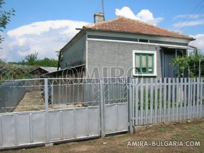 Cozy house near Dobrich parking lot