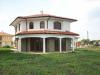 Massive 3 bedroom house 8 km from the beach front 2