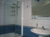 Furnished house 400 m from the beach bathroom