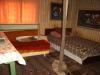 House with garage 48 km from the beach room room 7